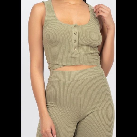 Buttons Scoop Neck Crop Top & Biker Shorts Set - Picture 3 of 6